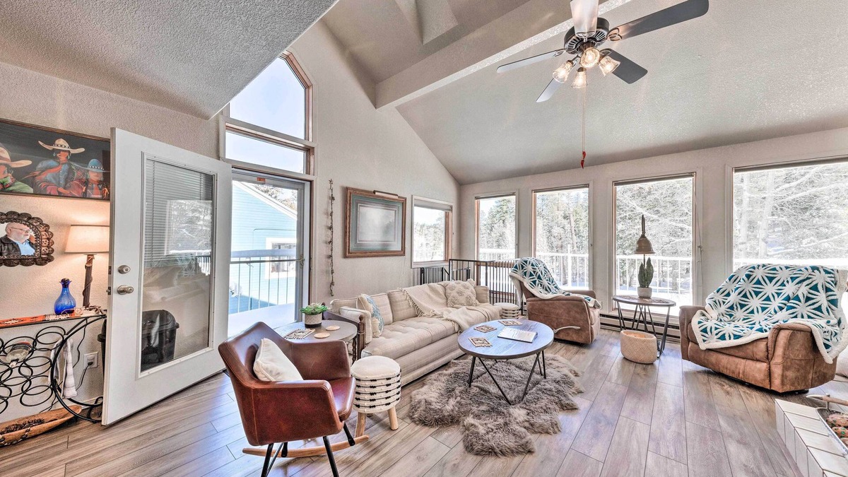 Cloudcroft Condo | Bright Cloudcroft Condo w/Game Room + Deck!