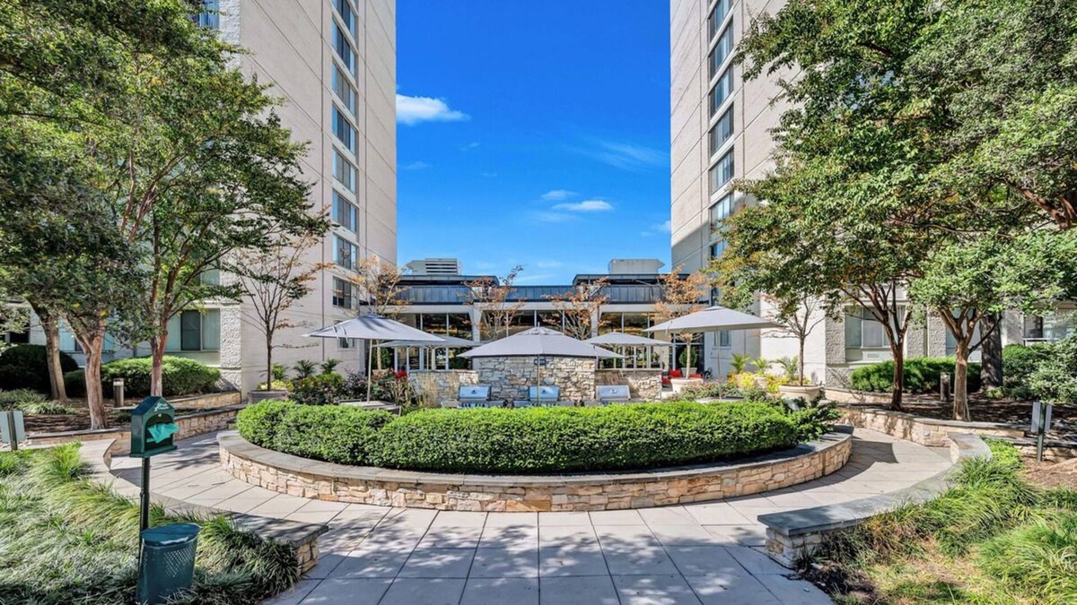 Crystal City Apartment | Bright Comfort in DC Apts