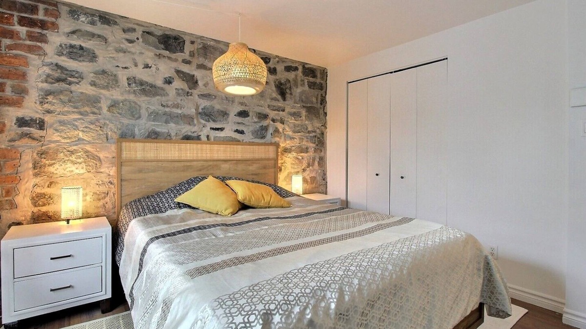 Old Quebec House | Bright condo with parking and view of Gare du Palais