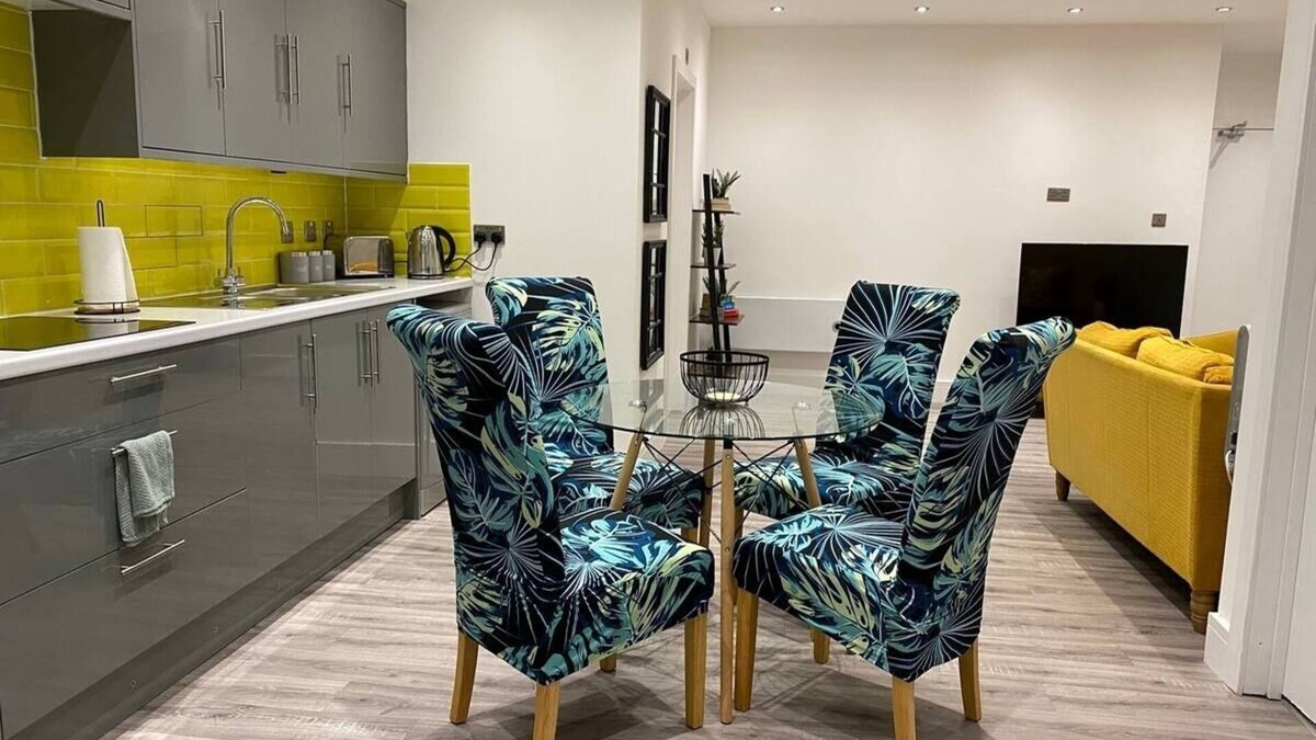 Cwmbrwla Apartment | Bright & Cosy Retreat in Swansea