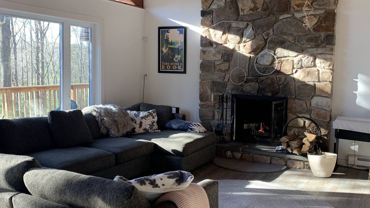 White Mills House | Bright Cottage with Sauna & Hot Tub Spa Retreat