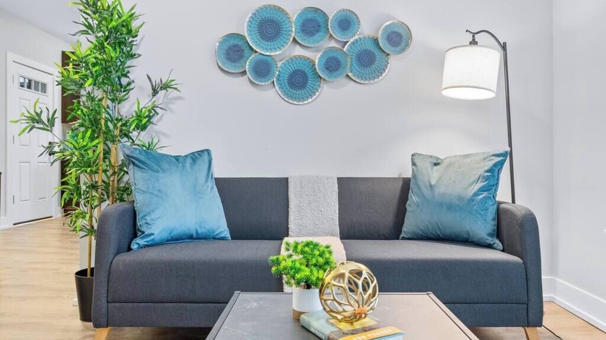 Boystown Apartment | Bright & Cozy 1BR w/ In-Unit Laundry