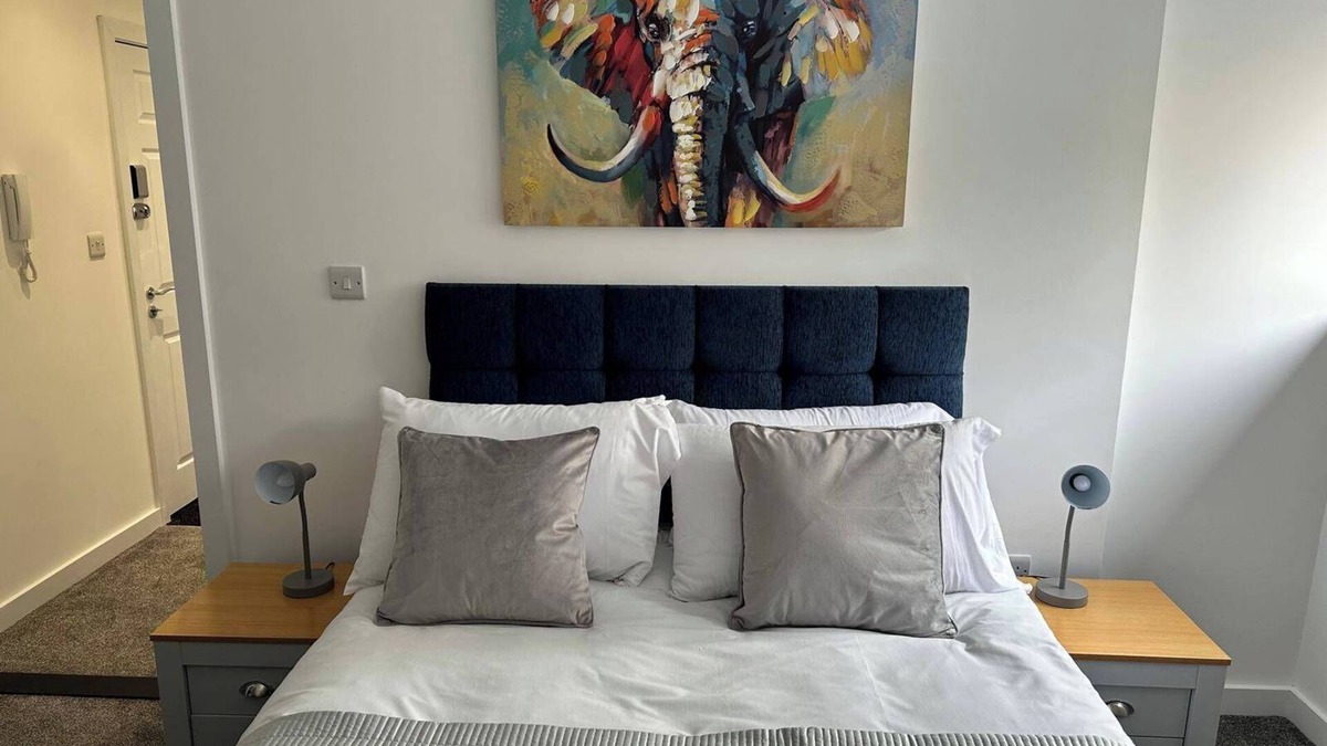 Hull Apartment | Bright & Cozy Hull Stay