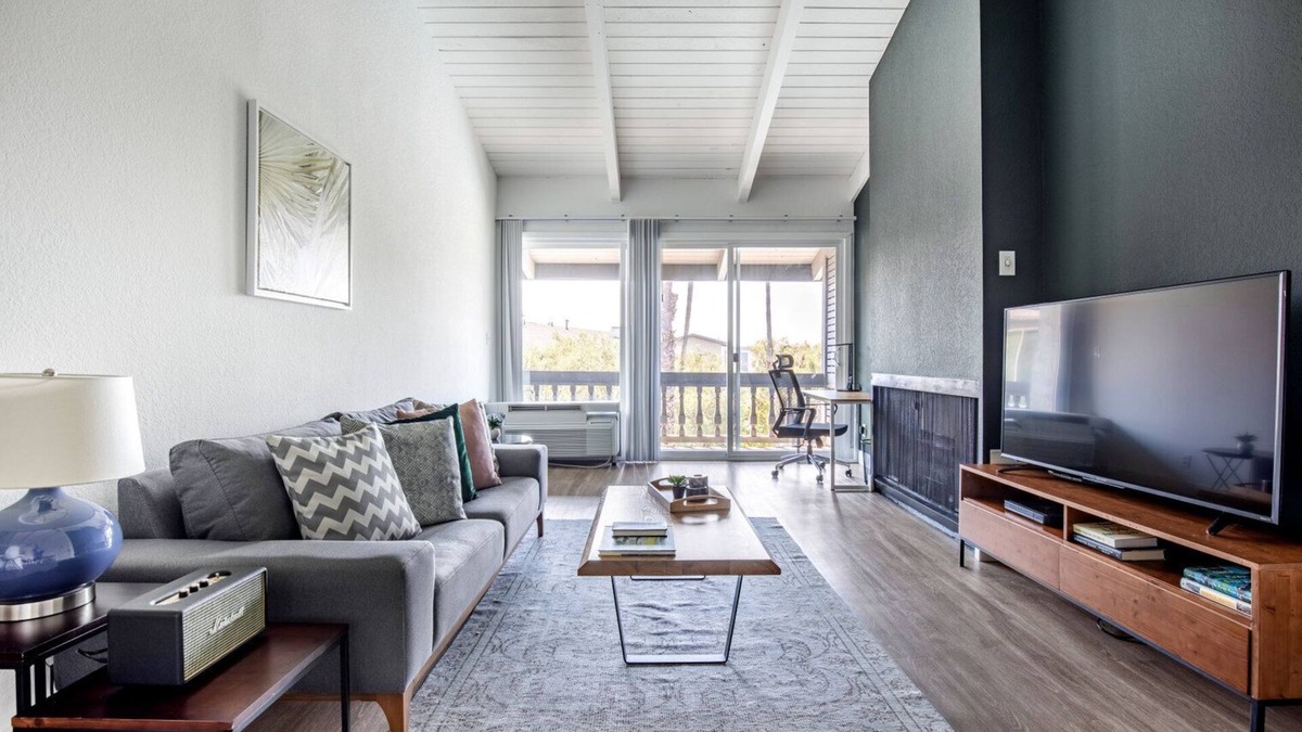 Fox Hills Apartment | Bright Culver City 1BR w/Gym, Pool, W/D, close to shops, by Blueground