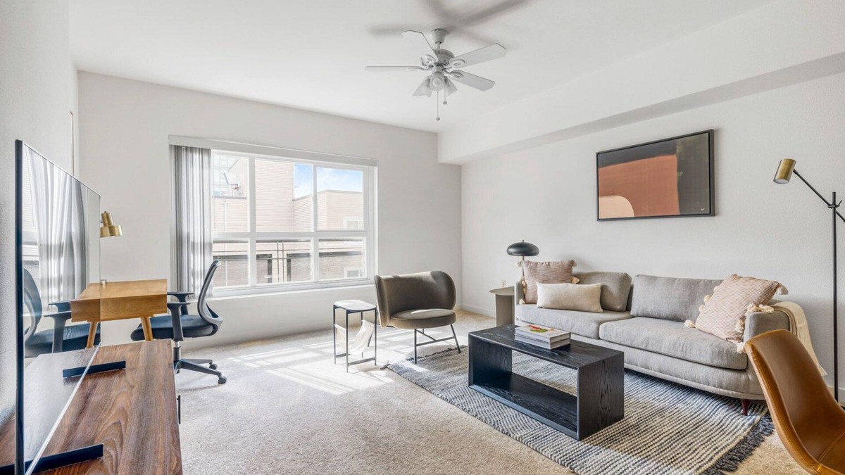 West Bellevue Apartment | Bright Downtown Bellevue 2BR w/W/D & Storage, near Shops, by Blueground