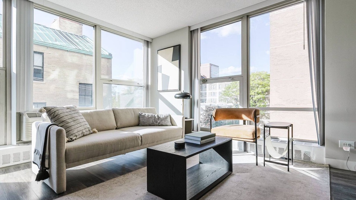 Edgewater Beach Apartment | Bright Edgewater 1BR w/Gym, Deck & Lounge, nr L, by Blueground