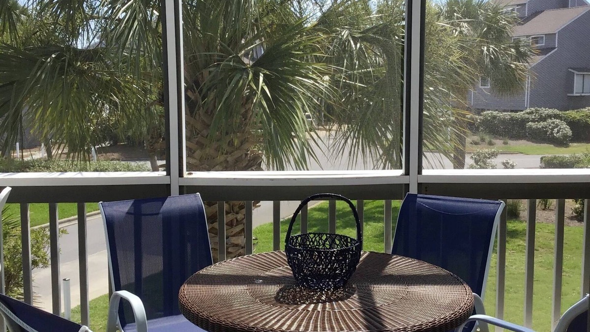 Port St. Joe House | Bright end unit w/screened porch. Gated, 2 pools + pickleball. Beach gear Incl.