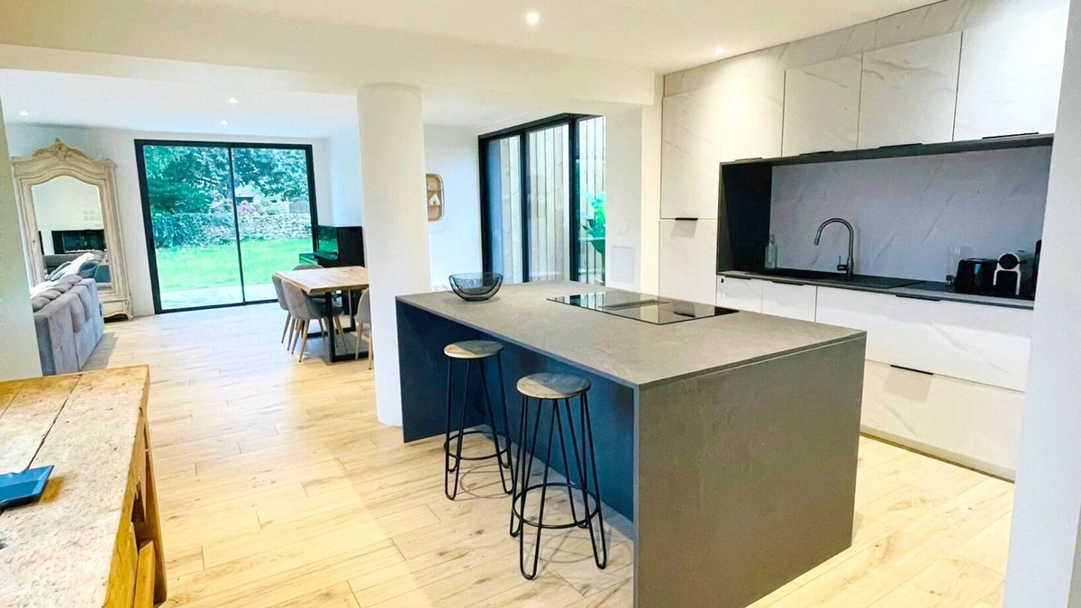 Plougonvelin House | Bright family home with jacuzzi