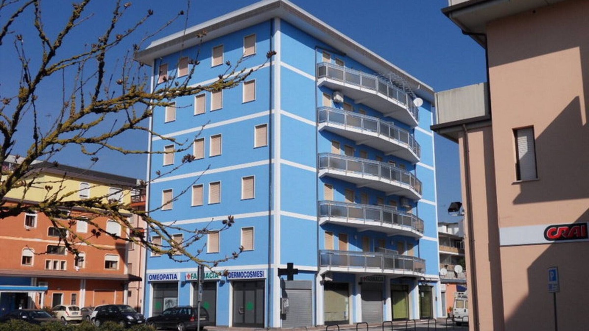 Rosapineta Apartment | Bright flat in a colourful building - Beahost