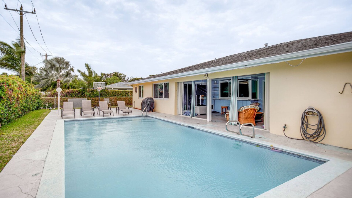 Biggar House | Bright Fort Myers Home w/Pool - 9 Mi to Beach!