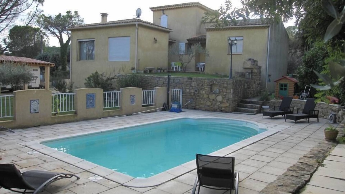 Saint-Etienne-des-Sorts Villa | Bright contemporary villa, located on a hill overlooking the Rhone.