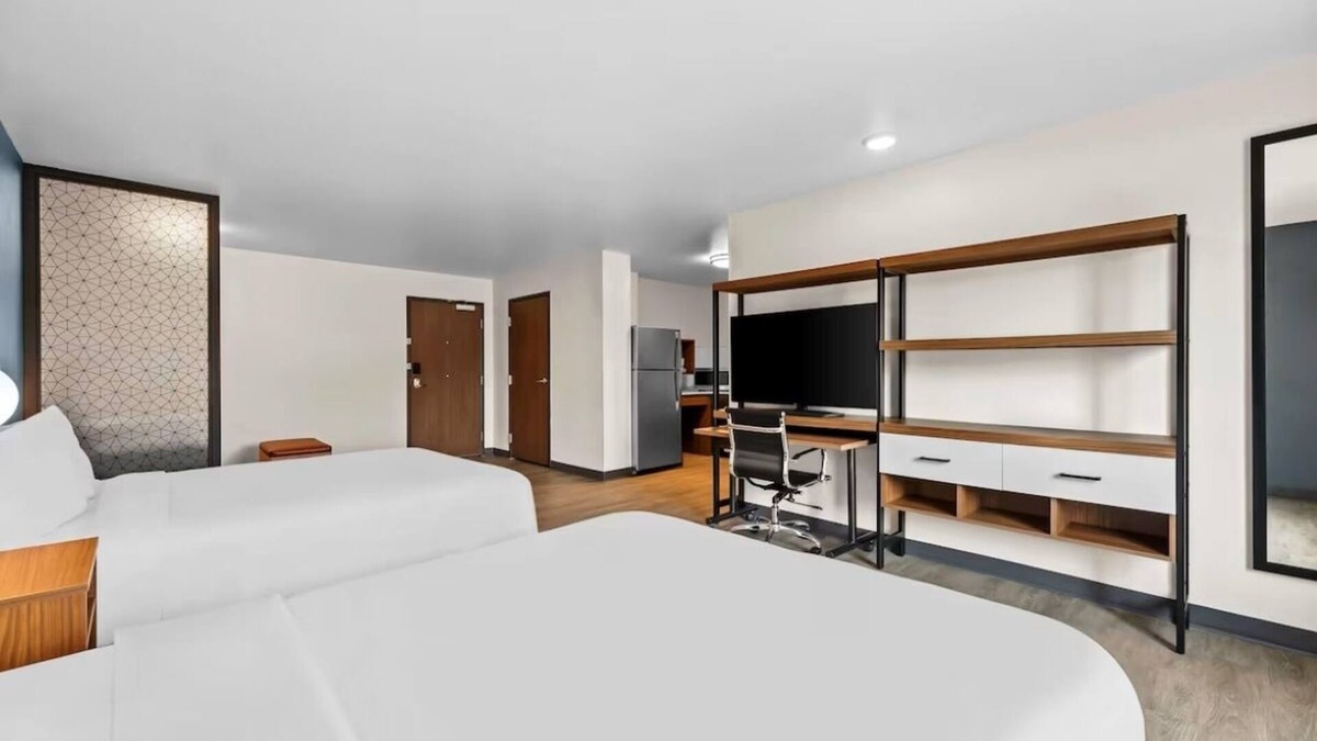 Brownsville Hotel | Bright, Fresh Suite with Full Kitchen for Extended Comfort