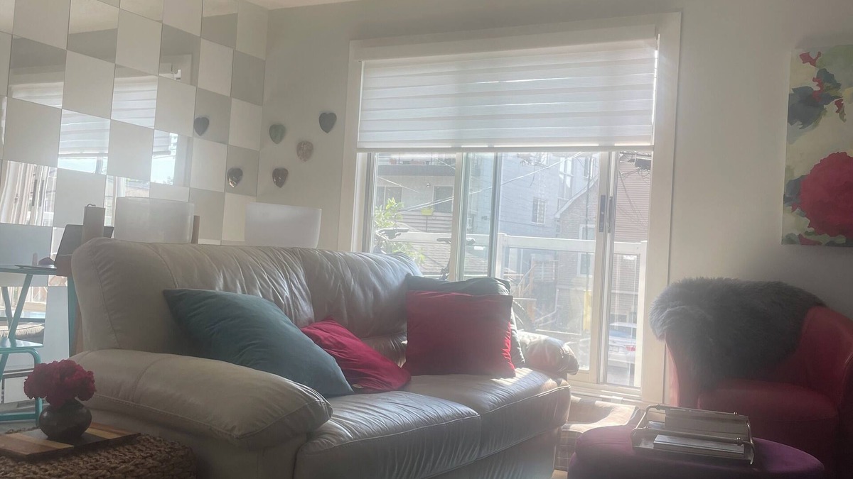 Bankview Apartment | Bright, Funky and Clean Downtown Apartment