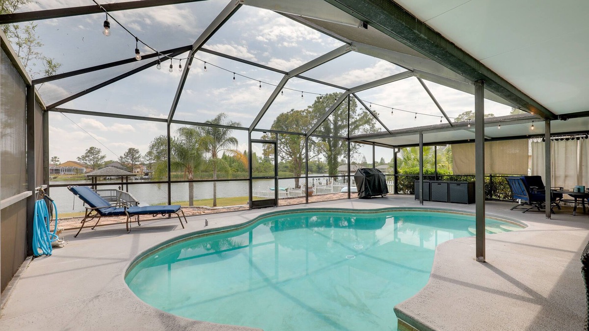 Lakeview Village House | Bright Getaway w/Ski Lake, 11 Miles to Dtwn Tampa