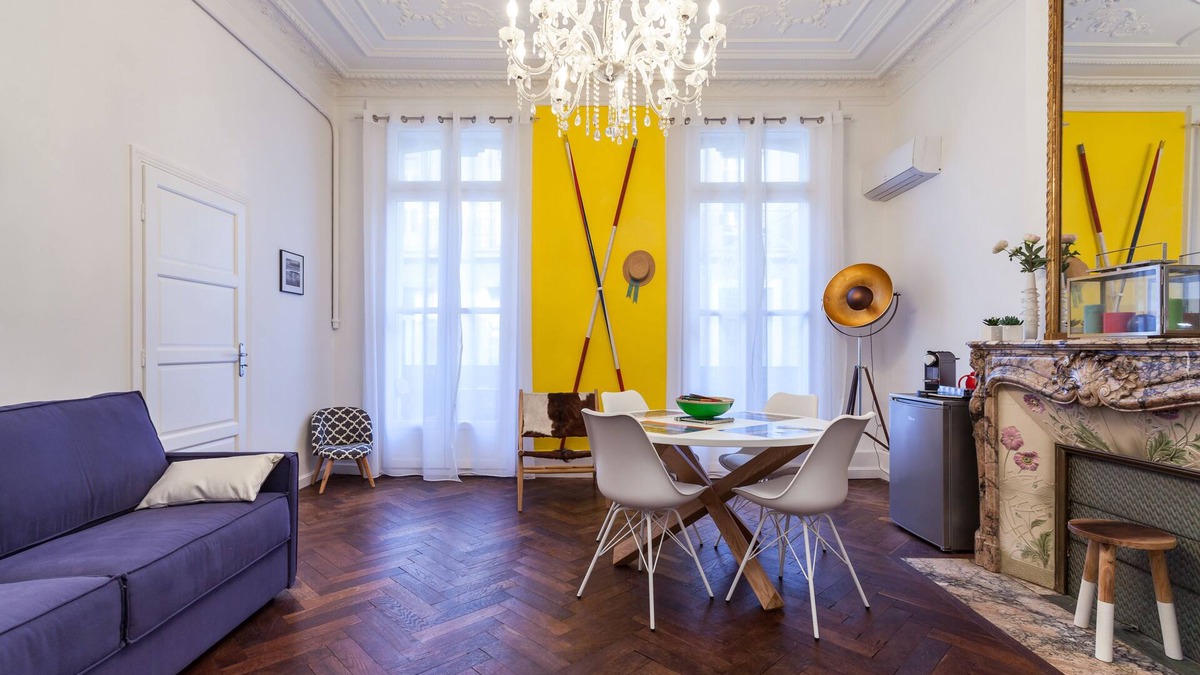 Sete Apartment | Bright Haussman apartment in the heart of the city - pedestrian street