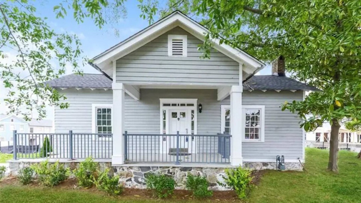 Roswell House | Bright historic home w/yard & central to explore