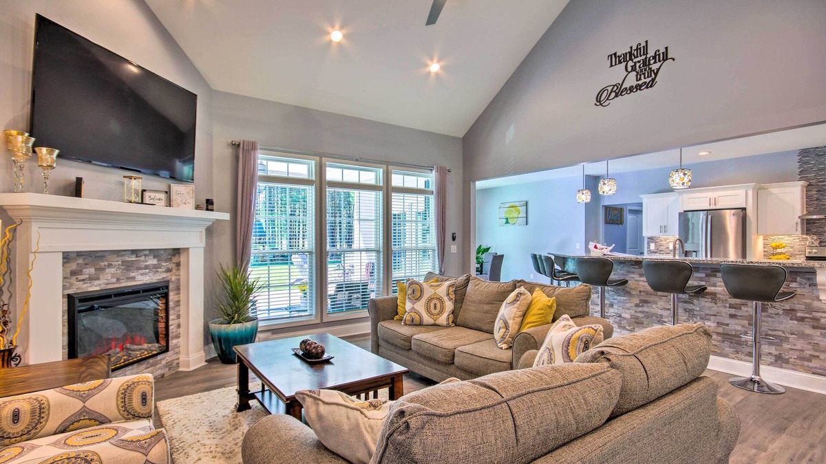 Hopkins House | Bright Hopkins Home w/Game Room & Fire Pit!