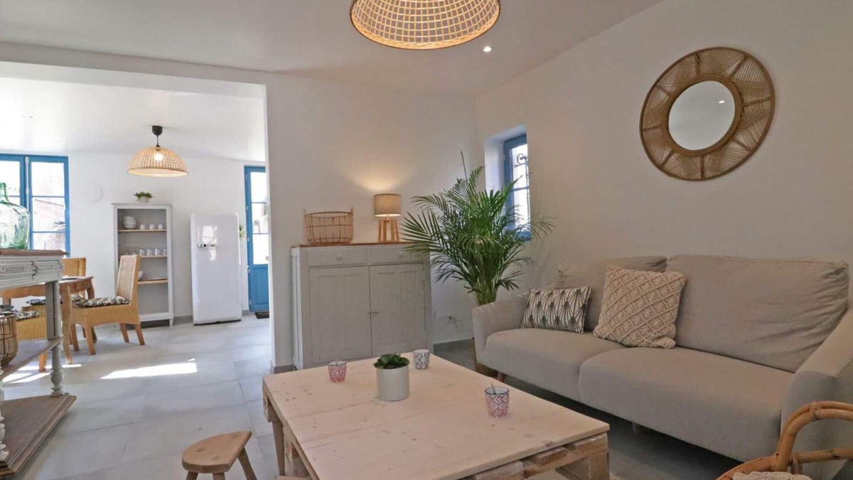 Le Sap Cottage | Bright house in village center with enclosed garden