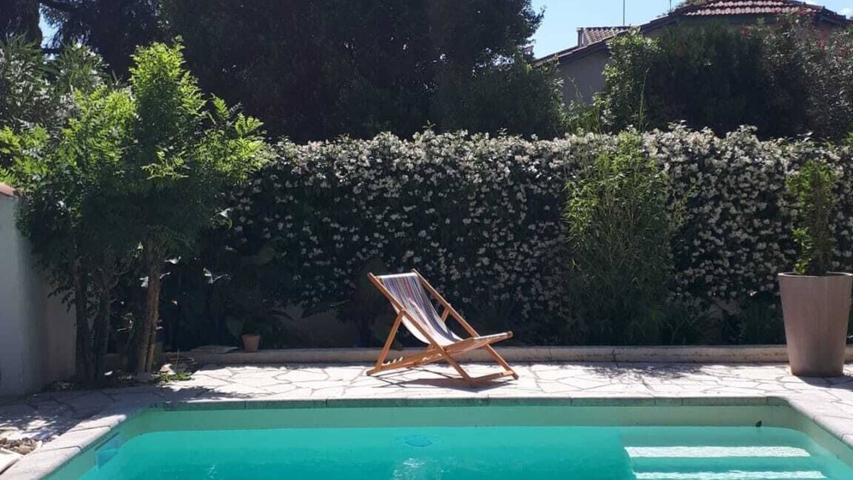 Les Aubes House | bright house with swimming pool