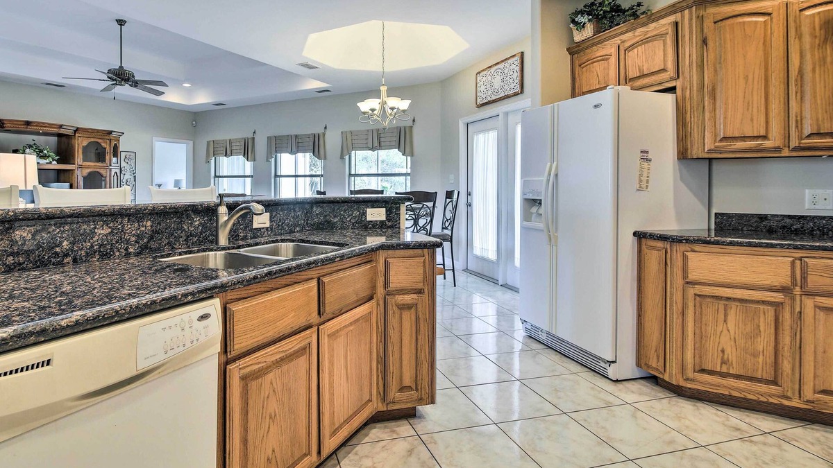Laguna Vista House | Bright Laguna Vista Home w/Community Pool!
