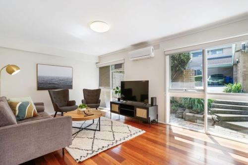Balwyn House | Bright & Lovely @ Balwyn Townhouse w parking BBQ