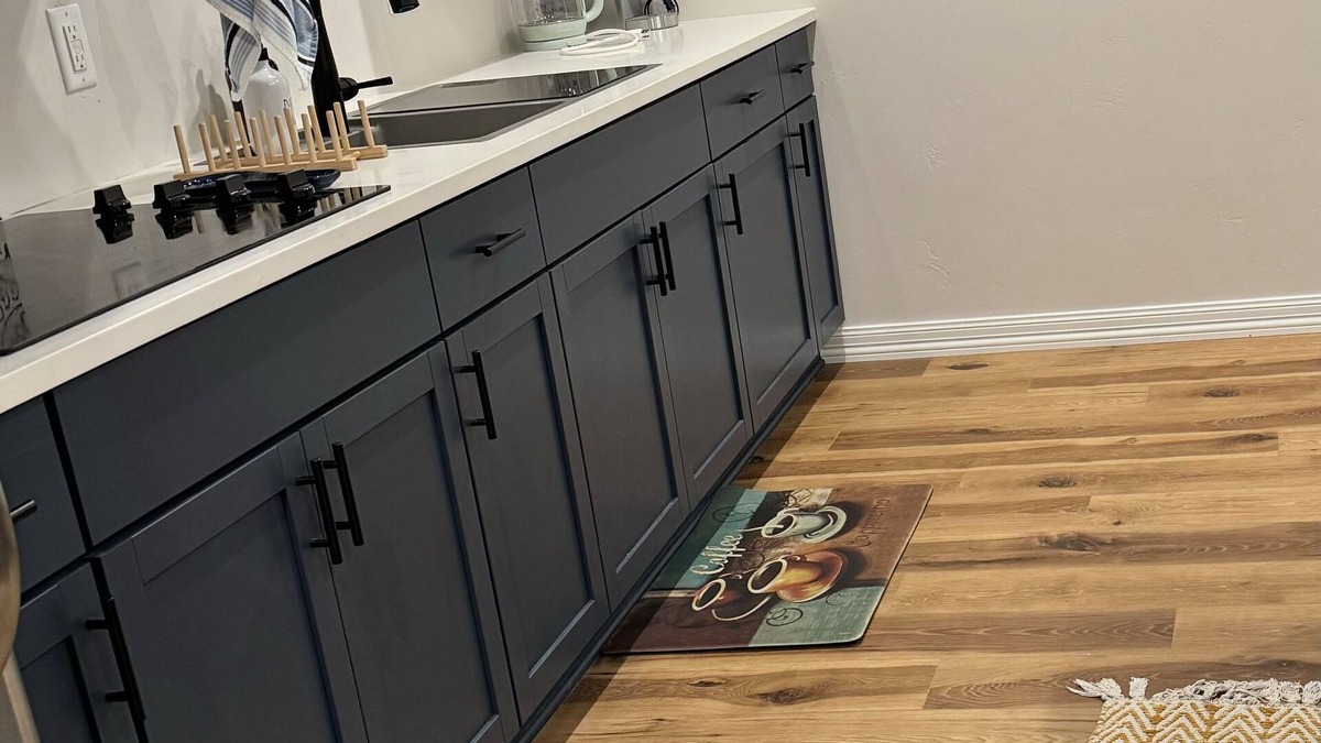 Hobart House | Bright, luxurious, family sized suite only 15 minutes from Lambeau Field!