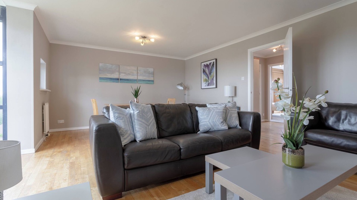 Surrey Docks Apartment | Bright Modern 1 BDR Stunning Thames View