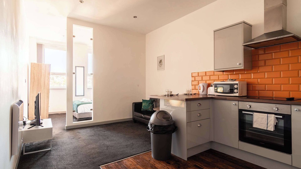 Blackburn Apartment | Bright & Modern 1 Bed Apartment in Blackburn Centre