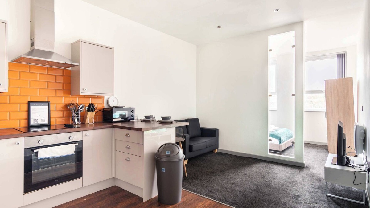 Blackburn Apartment | Bright & Modern 1 Bed Flat in Central Blackburn