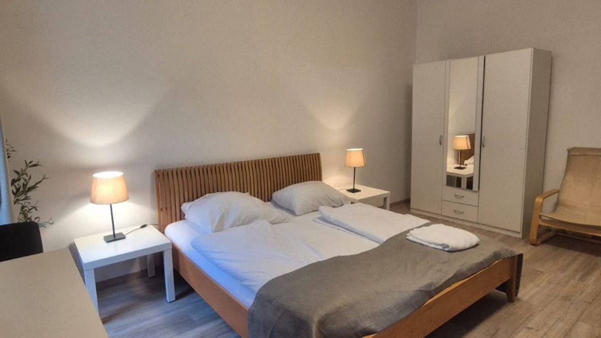 Matzleinsdorf Apartment | Bright, Modern 1-Bedroom near Vienna Center – King Bed + Extra Sleeping