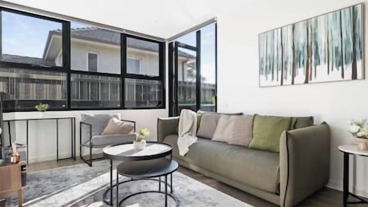 Malvern East Apartment | Bright & Modern 1BR Apt w/Balcony & Parking