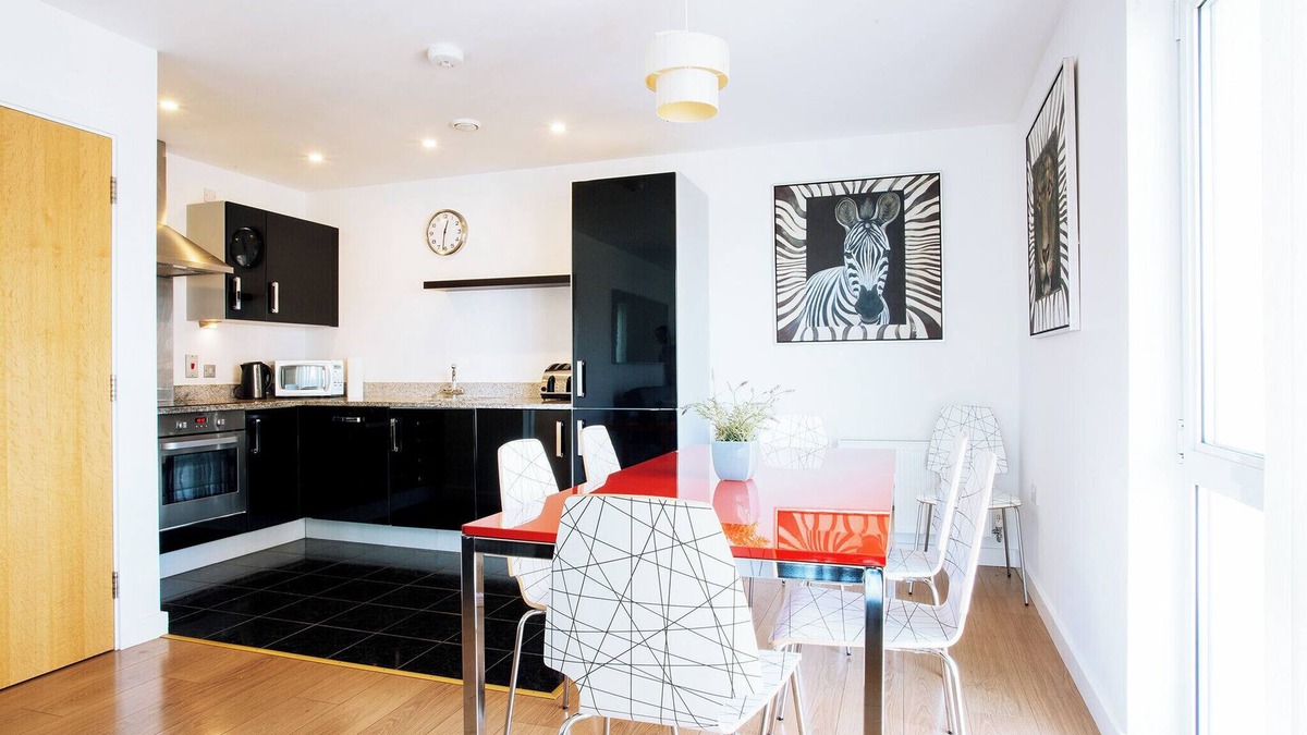 Peninsula Apartment | Bright Modern 3 bedroom apartment near O2, Excel