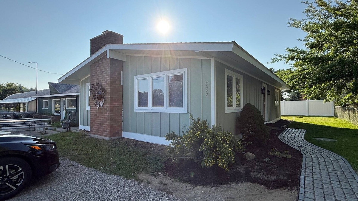 Mayfield House | Bright & Modern 3BR Lakeview Getaway – Fully Renovated July 2025