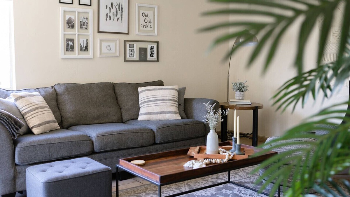 Greenacres Apartment | Bright Modern Apartment w/Garden view in SW Area
