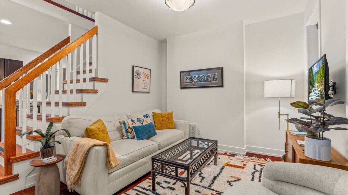 Queen Village House | Bright & Modern Home with Patio