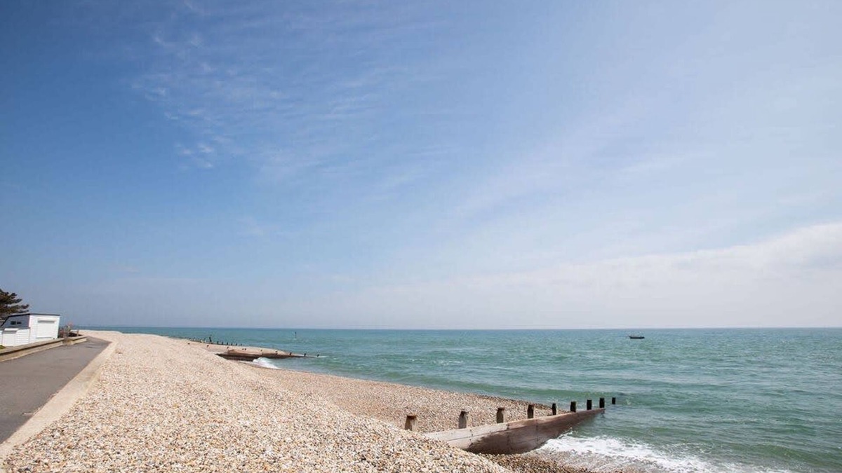 Selsey House | Bright Modern Selsey Seafront Home