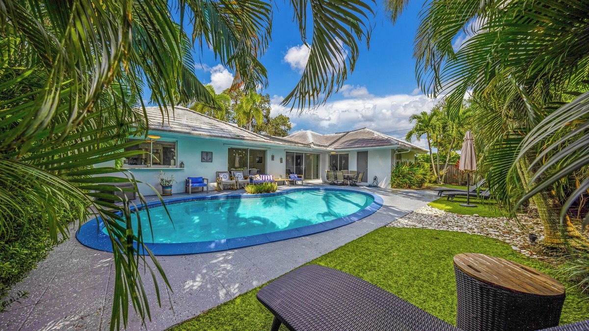 Imperial Point Villa | Bright & Modern Villa with Private Pool in Fort Lauderdale