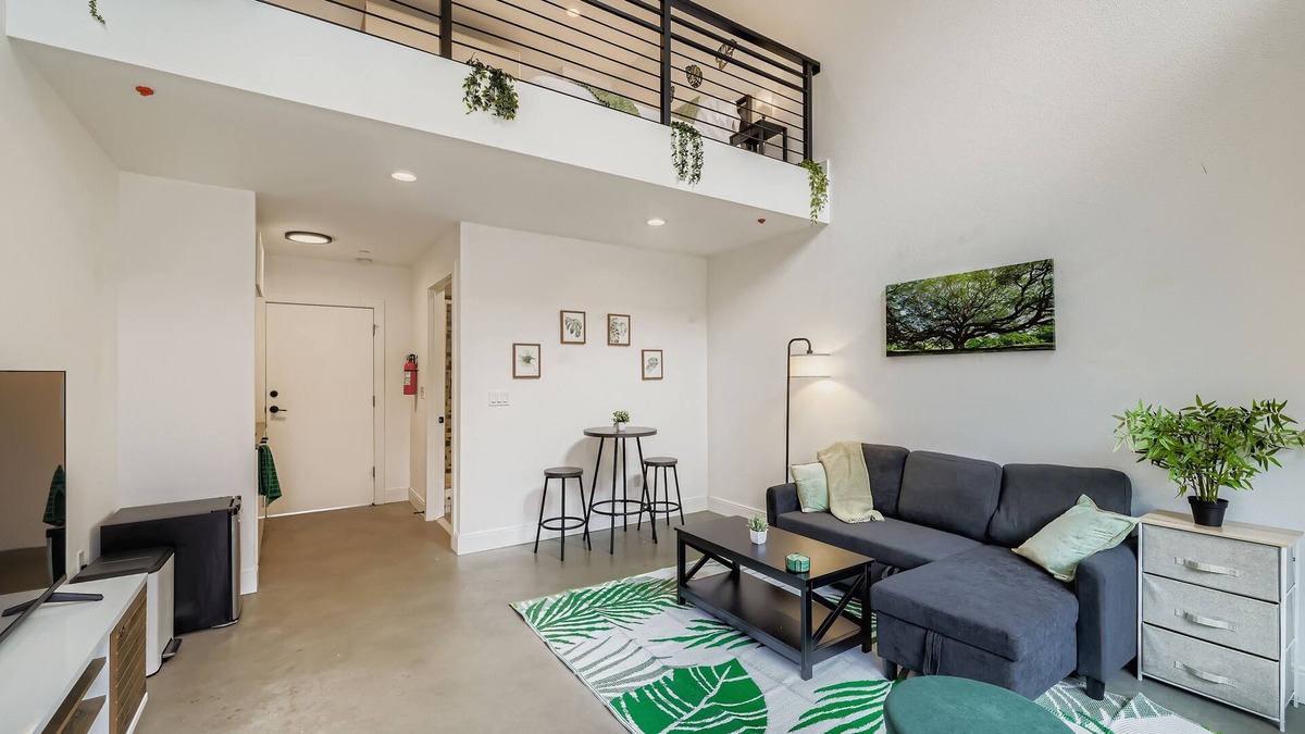 Wallingford Apartment | Bright & Modern Wallingford Loft