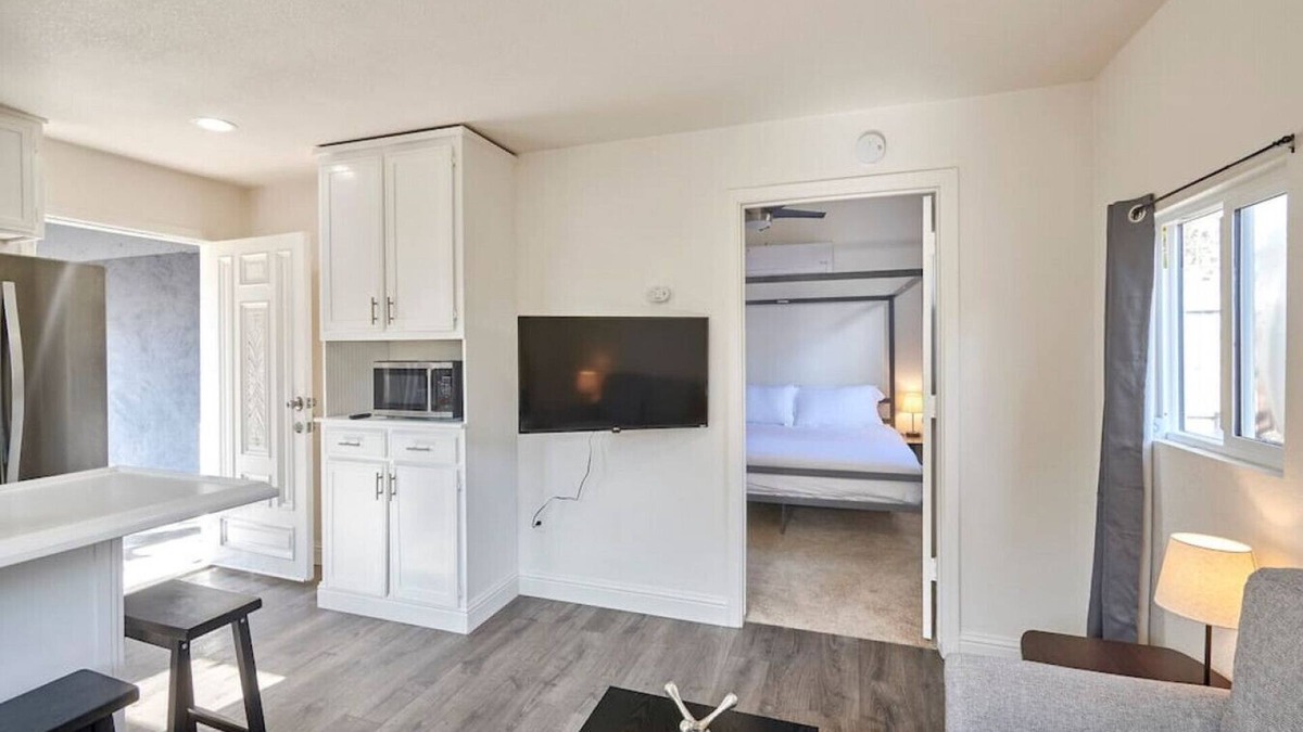 Raisin House | Bright & New Back House KING Tower District