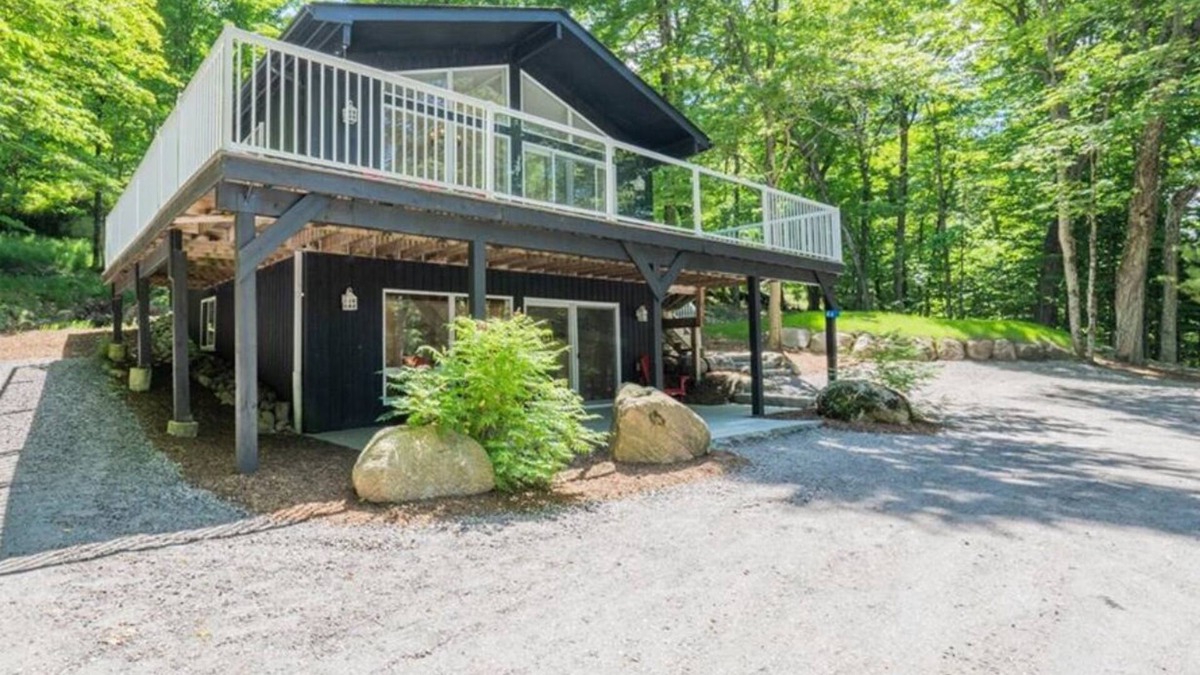 Muskoka Lakes Cottage | Bright Newly Renovated Cottage on Lake Rosseau, 5 mins from Port Carling