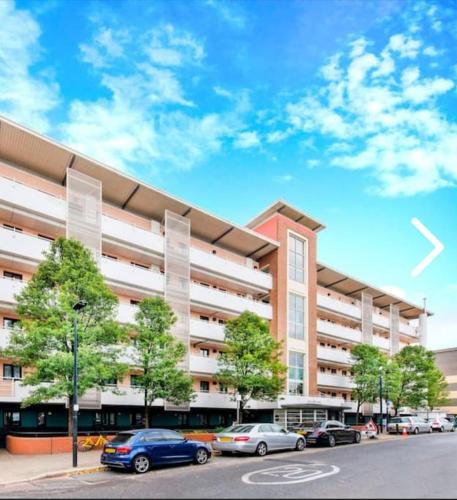 Limehouse Apartment | Bright, Nice Interior, Close to the City, 2 Bedroom Apartment