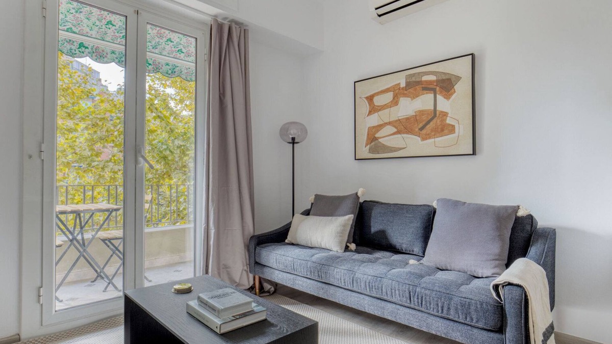 La Nova Esquerra de l'Eixample Apartment | Bright Nova Esquerra de l'Eixample 3BR w/2 Balconies, by Blueground