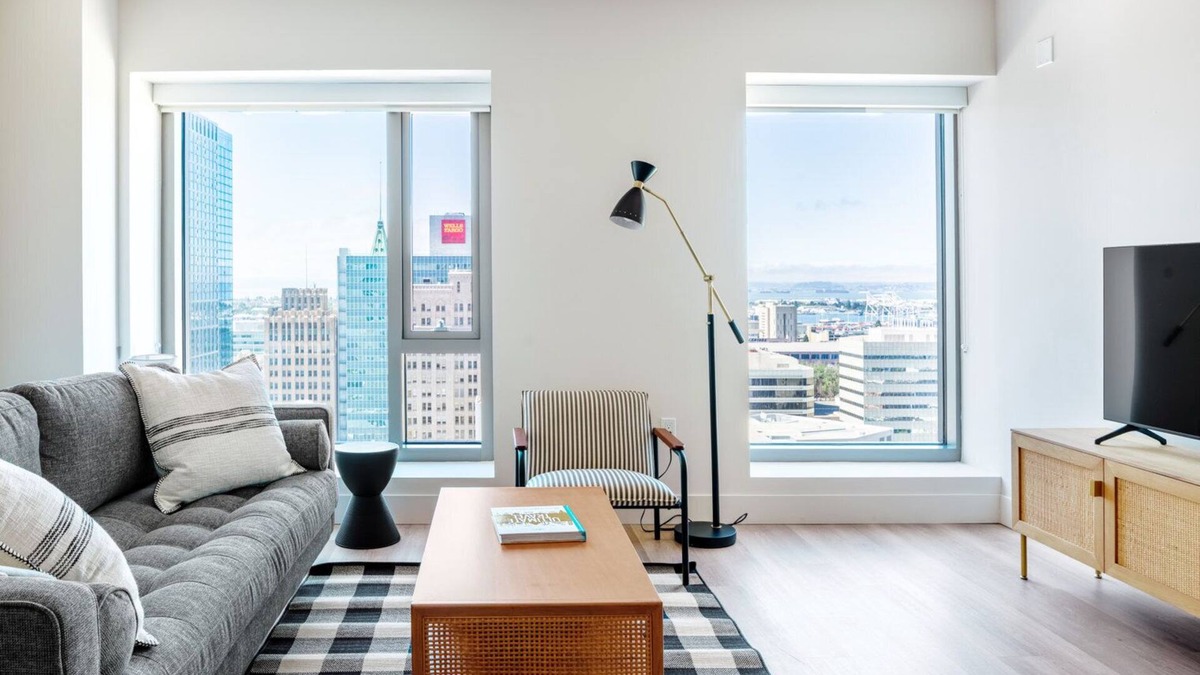 Downtown Oakland Apartment | Bright Oakland 2BR w/AC, W/D, Sky Deck, next to BART, by Blueground
