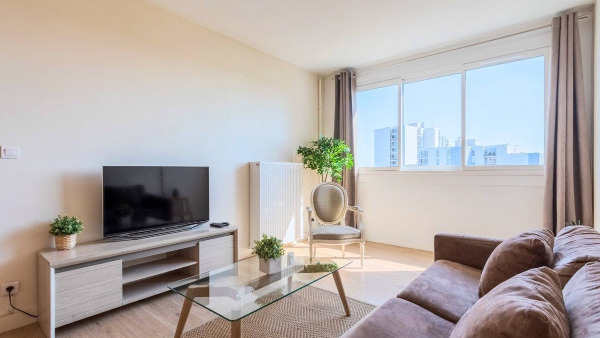 Old Lille Apartment | Bright one bedroom apartment with parking