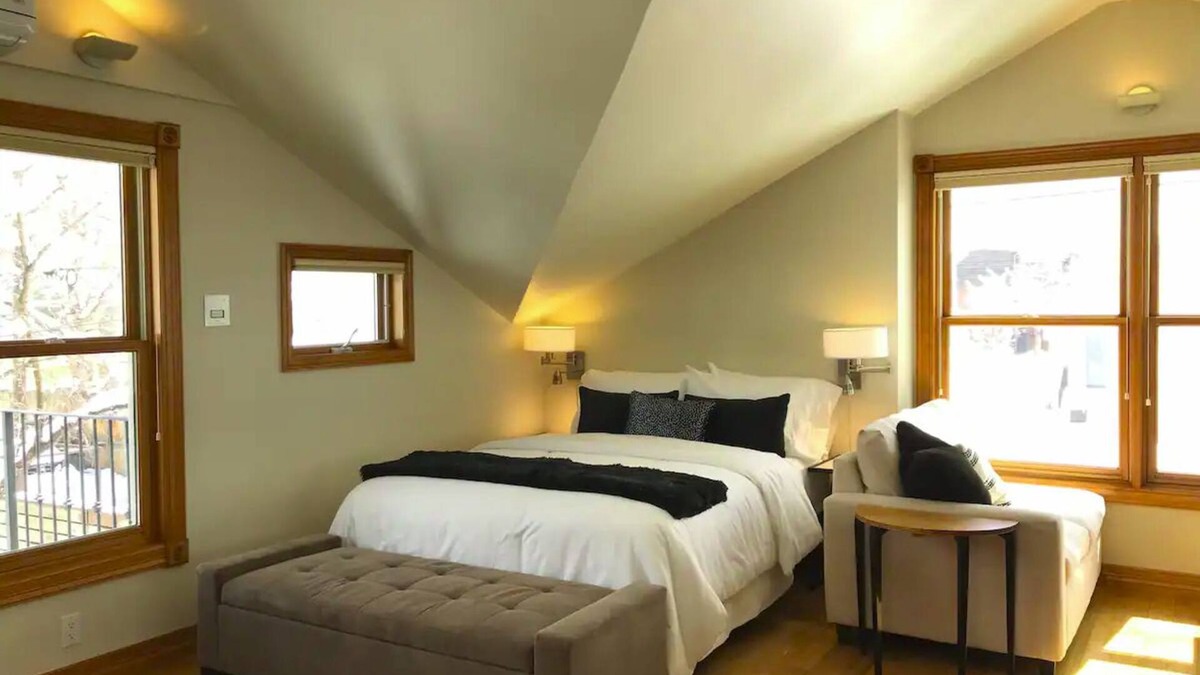 Central Boulder Apartment | Bright Open Studio 3 blocks to Pearl Street - A Sweet "Pool Suite" downtown.