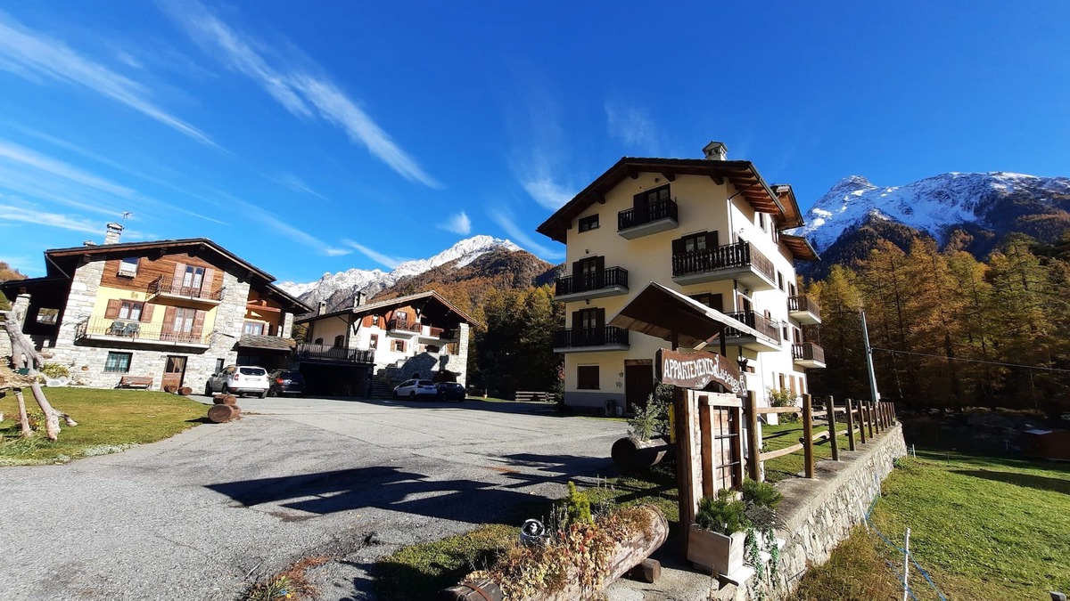 Bionaz Apartment | bright, panoramic and comfortable apartment, ideal starting point for trekking.
