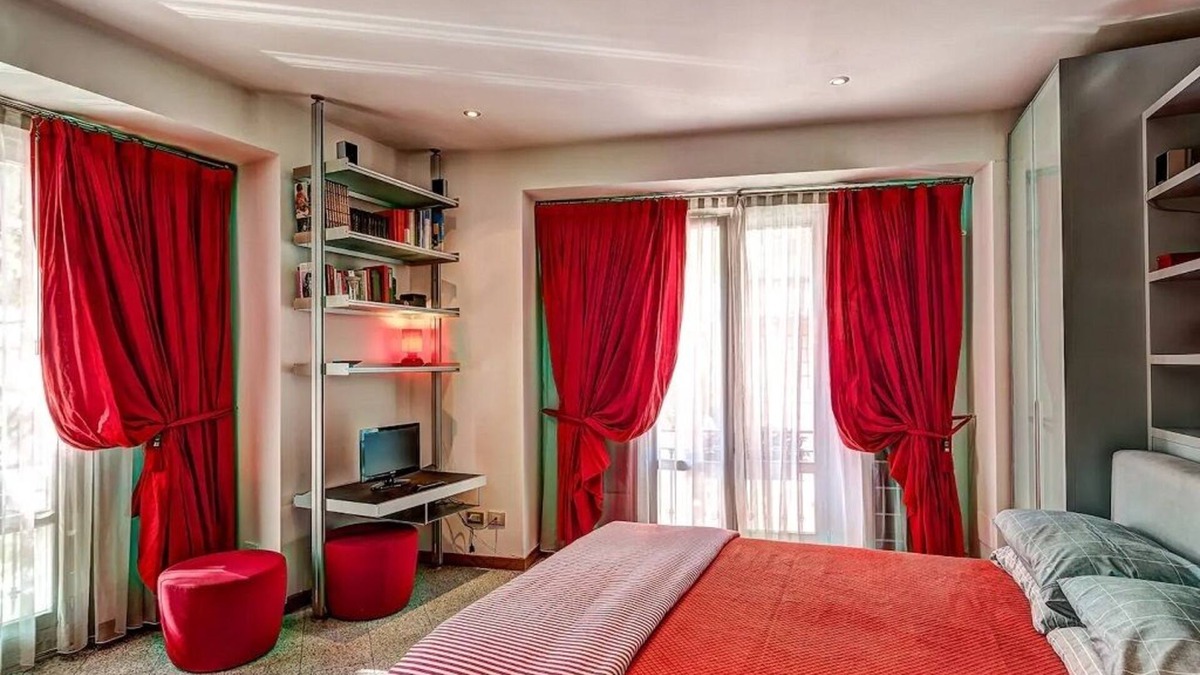 Bullona Apartment | Bright Parisian Flat in Milano!