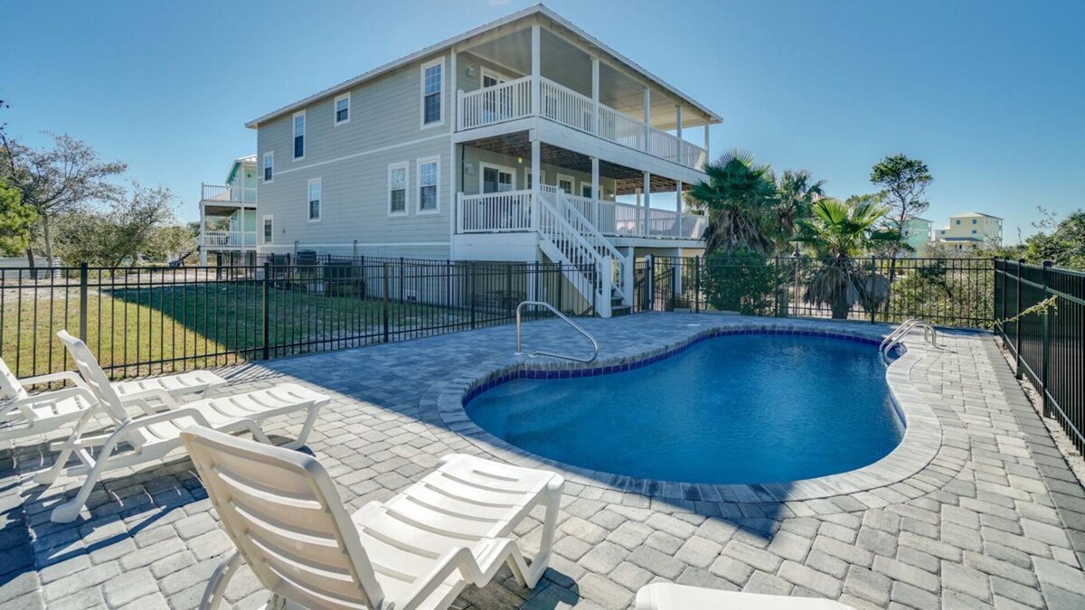 Seagrass House | Bright Pet-friendly Abode with Private pool on North Cape