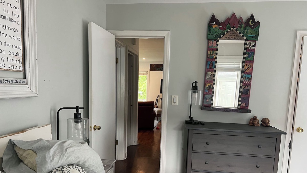 Skokie House | Bright, Pet Friendly Home in Family Friendly Neighborhood