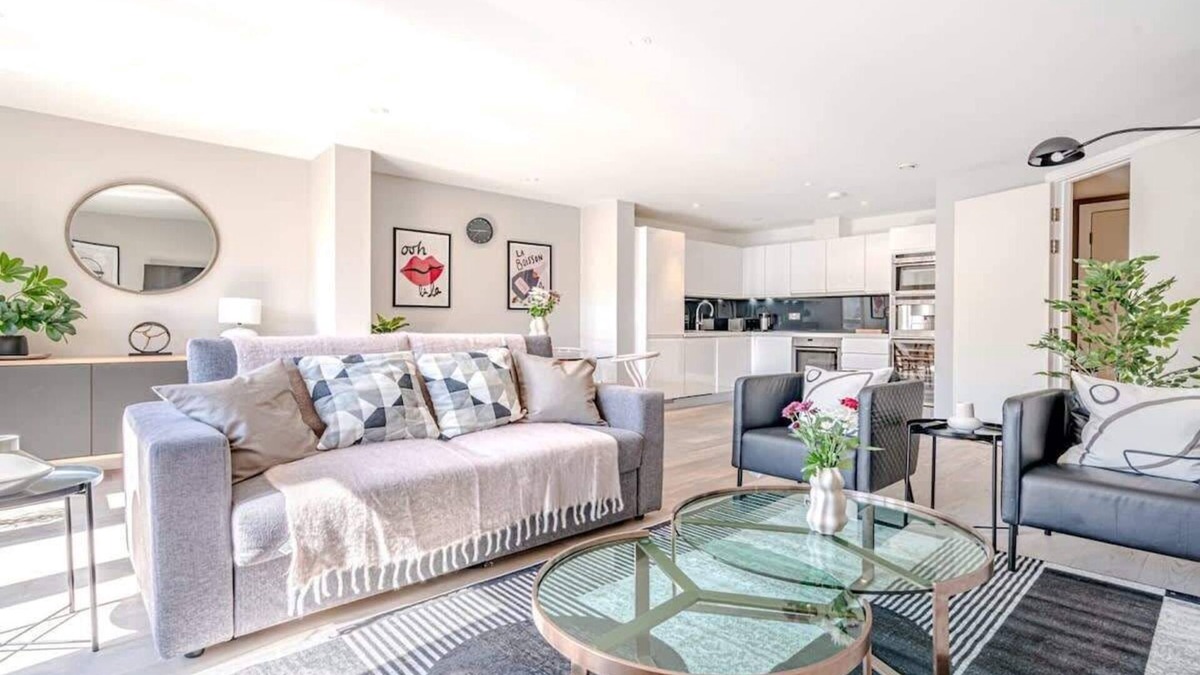 Covent Garden Apartment | Bright & Premium Covent Garden Apartment